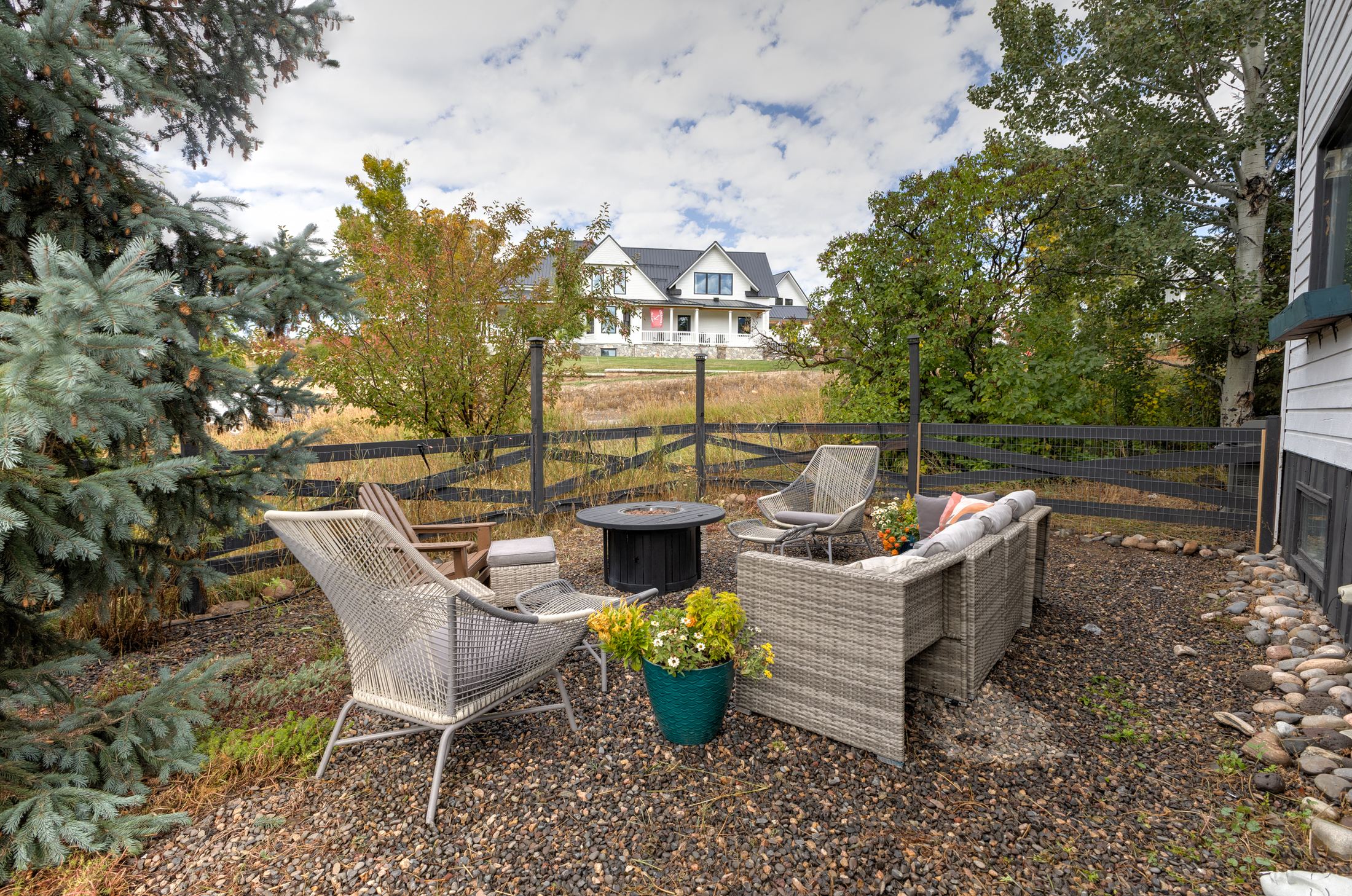Fire pit patio, wide view